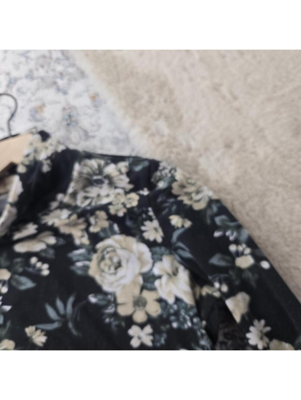 Diana Belle Dark Floral Blouse Top Woman Medium View 6